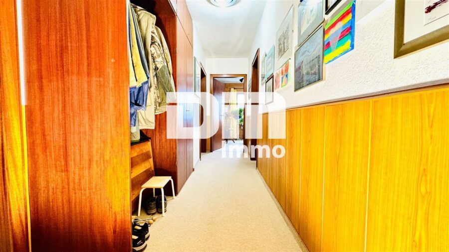 Großer altengerechter Bungalow mit großem Garten, 2 Terrassen, Garage und Einliegerbereich - EG Flur / Diele